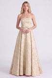 Robe longue de demoiselle d’honneur rose sans bustier en satin fleuri avec nœud