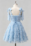 Robe de retour à la maison bleu clair à bretelles à nœuds à fleurs, perles florales et dentelle dans le dos