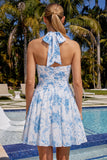 Robe de fin d’année à la maison à la maison en ligne bleu clair à col nu fleuri et froncés