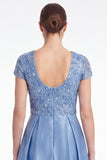 Robe longue de la mère de la mariée en satin à col en V bleu ligne A avec manches courtes