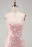 Robe courte de rentrée à la maison avec des paillettes rose à la fleurs en dentelle et dans le dos