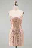Robe courte de rentrée à la maison avec des paillettes bodycons au champagne