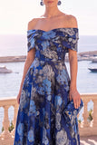 Robe midi en ligne A à fleur vert marine décollée sur l’épaule avec lacet dans le dos