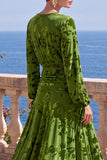 Robe midi fleurie asymétrique à manches longues en velours en A-Line à col en V