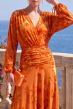 Robe midi fleurie asymétrique à manches longues en velours en A-Line à col en V