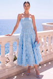 Robe invitée mariage midi ligne A sans bretelles avec appliqués floraux
