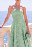 Robe invitée mariage midi ligne A sans bretelles avec appliqués floraux