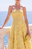 Robe invitée mariage midi ligne A sans bretelles avec appliqués floraux