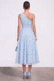 Robe midi bleue ligne A à une épaule avec fleurs et perles, robe invitée mariage