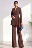 Costume deux pièces bourgogne plissé à col châle avec pantalon et ceinture