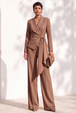 Costume marron deux pièces à col châle avec pantalon, manches longues et ceinture