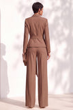 Costume marron deux pièces à col châle avec pantalon, manches longues et ceinture