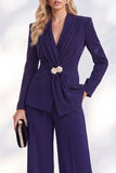 Costume bleu Berlin deux pièces à col V avec pantalon, fronces et perles