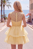 Robe courte de bal jaune à col rond à col rond à étages avec des perles