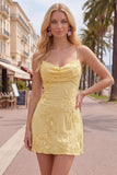Robe de rentrée à la maison à la maison jaune bodycon moulante à bretelles fines à bretelles fronçées