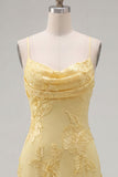 Robe de rentrée à la maison à la maison jaune bodycon moulante à bretelles fines à bretelles fronçées