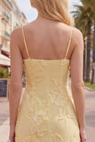 Robe de rentrée à la maison à la maison jaune bodycon moulante à bretelles fines à bretelles fronçées