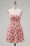 Robe de fin d’année à la rentrée rose rose à trous de serrure à volants à niveaux et à bretelles froncées