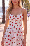 Robe de fin d’année à la rentrée rose rose à trous de serrure à volants à niveaux et à bretelles froncées