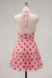 Robe courte de rentrée à la rentrée rose rose à boutons et à volants