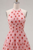 Robe courte de rentrée à la rentrée rose rose à boutons et à volants