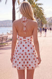 Robe courte de rentrée à la rentrée rose rose à boutons et à volants
