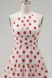 Robe courte de rentrée à la rentrée rose rose à boutons et à volants