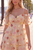 Robe de rentrée à volants à volants champagne champagne avec épaules froides et fleurs 3D