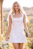 Robe de mariée mini blanche pour elopement sans manches à col carré avec fleur 3D