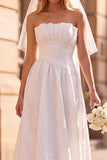 Robe de mariée blanche plissée sans bretelles longueur thé
