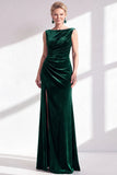 Longue robe de mère de la mariée en velours en velours vert foncé à col froncé en bateau, longue sirène avec fente