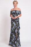Longue robe de mère de la mariée bleue à motifs décollés sur les épaules à volants en forme de sirène