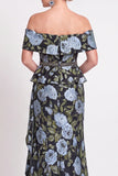 Longue robe de mère de la mariée bleue à motifs décollés sur les épaules à volants en forme de sirène