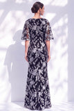 Robe longue marme de la mariée à col batouteau fleuri vert sauge avec une longue robe de mère de la mariée
