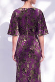 Robe longue marme de la mariée à col batouteau fleuri vert sauge avec une longue robe de mère de la mariée