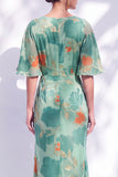 Robe longue marme de la mariée à col batouteau fleuri vert sauge avec une longue robe de mère de la mariée