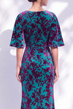 Robe longue marme de la mariée à col batouteau fleuri vert sauge avec une longue robe de mère de la mariée