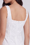 Petite robe blanche Bodycon à col carré floral