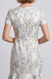 Mini robe de travail bleu clair à col en V fleuri moulant à volants et manches courtes