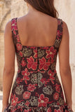 Robe de bal courte moulante à col bateau à étages de fleurs rouges avec volants