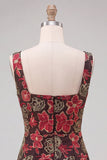 Robe de bal courte moulante à col bateau à étages de fleurs rouges avec volants