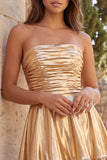 Robe de rentrée courte de rentrée, ligne métallique dorée et fronçée, avec volants