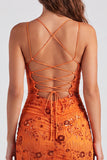 Robe courte courte de rentrée à fûts bodycon en dentelle en lacets dans le dos avec des paillettes