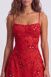 Ligne A-ligne paillettes rouges Lacets dans le dos, bretelles fines Short des années 80 Robe de retour à la maison