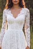 Robe de mariée longue en dentelle ivoire à col en V avec manches longues