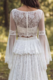 Robe de mariée longue en bateau, large à volants en ivoire et à volants et encolure