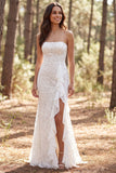 Robe de mariée longue en dentelle ivoire en dentelle sirène à volants sans bustier avec fente