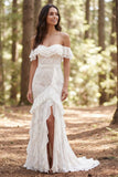 Robe de mariée longue en dentelle ivoire à épaules dénudées, avec fente à volants
