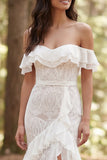 Robe de mariée longue en dentelle ivoire à épaules dénudées, avec fente à volants