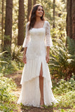 Longue robe de mariée en dentelle ivoire à manches 3/4 avec fente